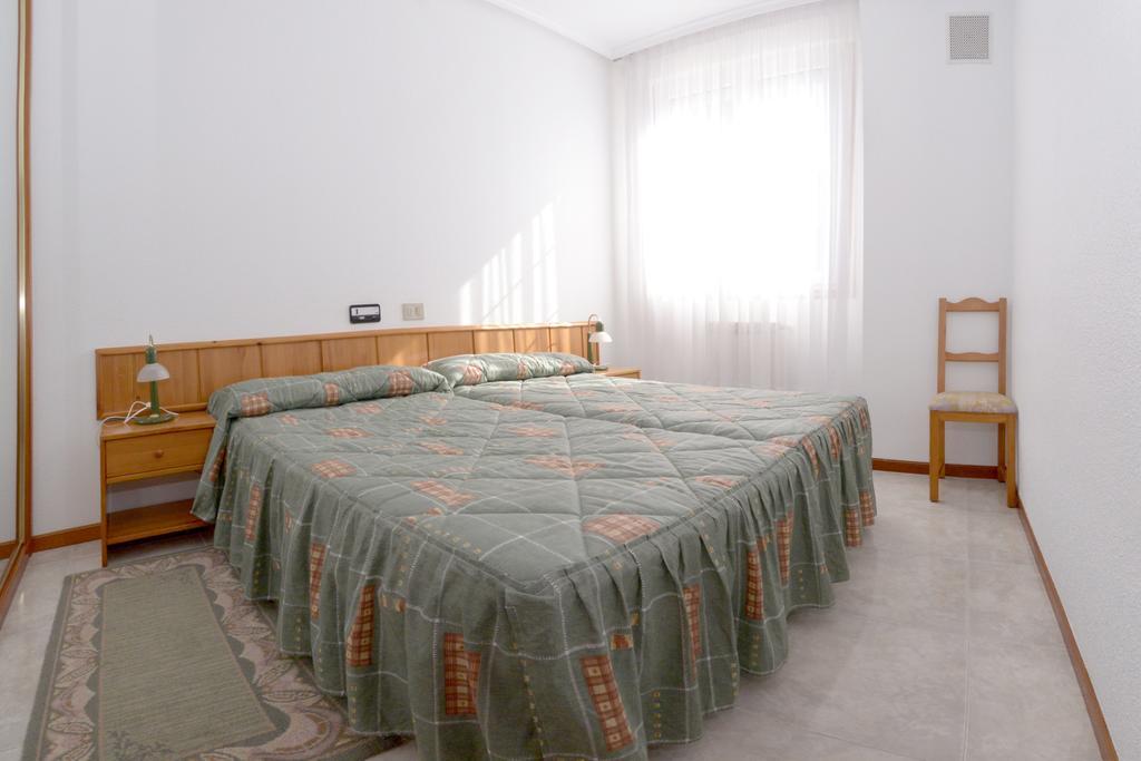 Apartamentos La Terraza Ларедо Стая снимка